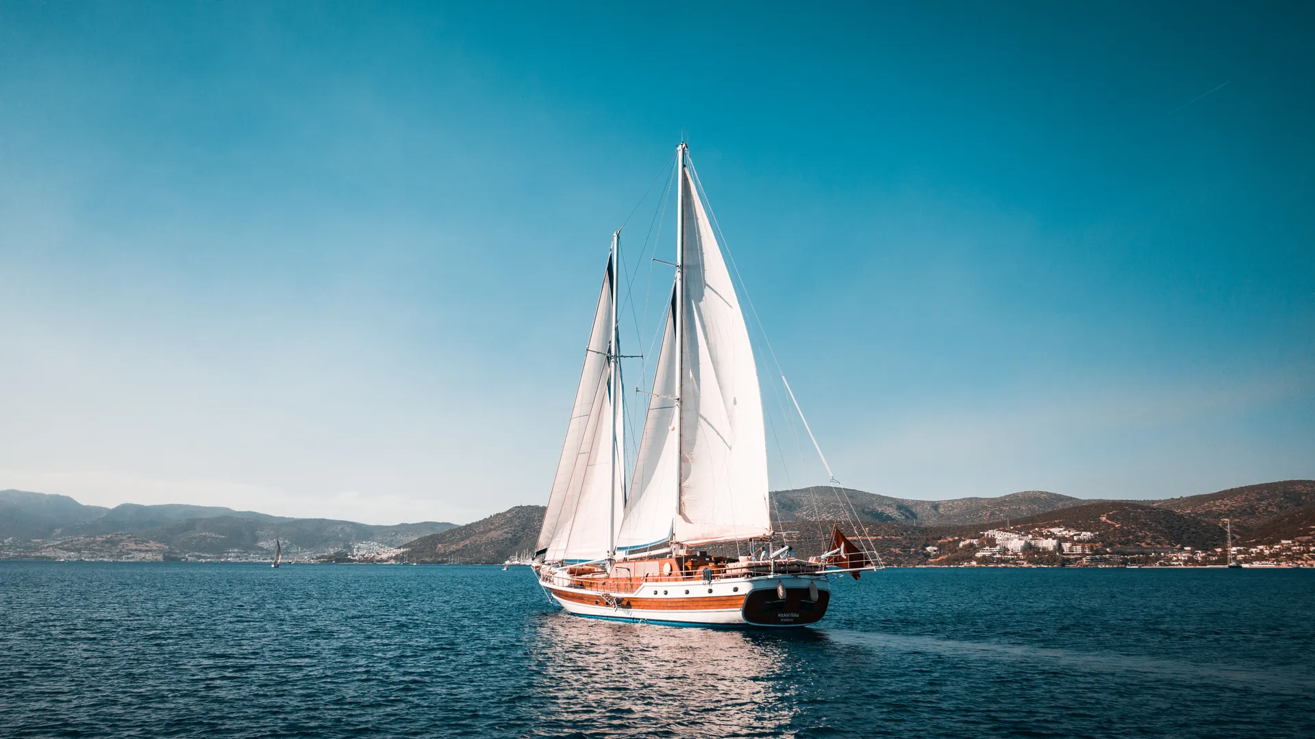 Wicked Felina yacht aerial view